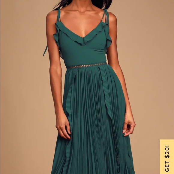 Lulus Dresses & Skirts - Gorgeous dark green Lulu’s dress
